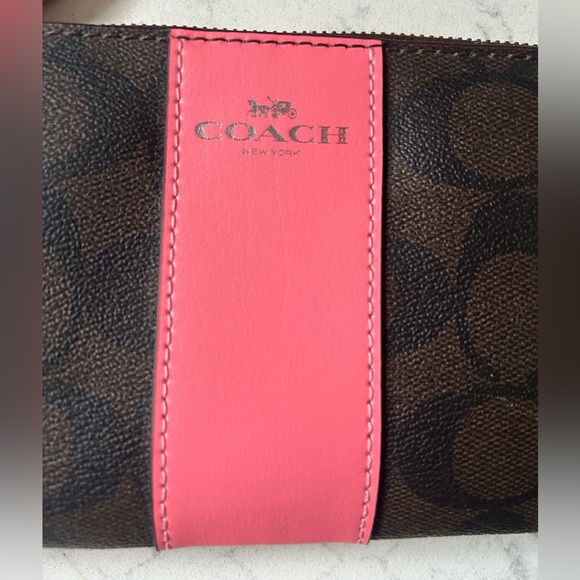 NWOT Coach Signature Brown and Pink Wristlet - Picture 3 of 10